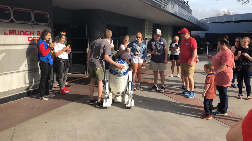 DHS R2 D2 Roaming Droid HollywoodStudios Jan2020 8.jpg?auto=compress%2Cformat&fit=scale&h=563&ixlib=php 1.2