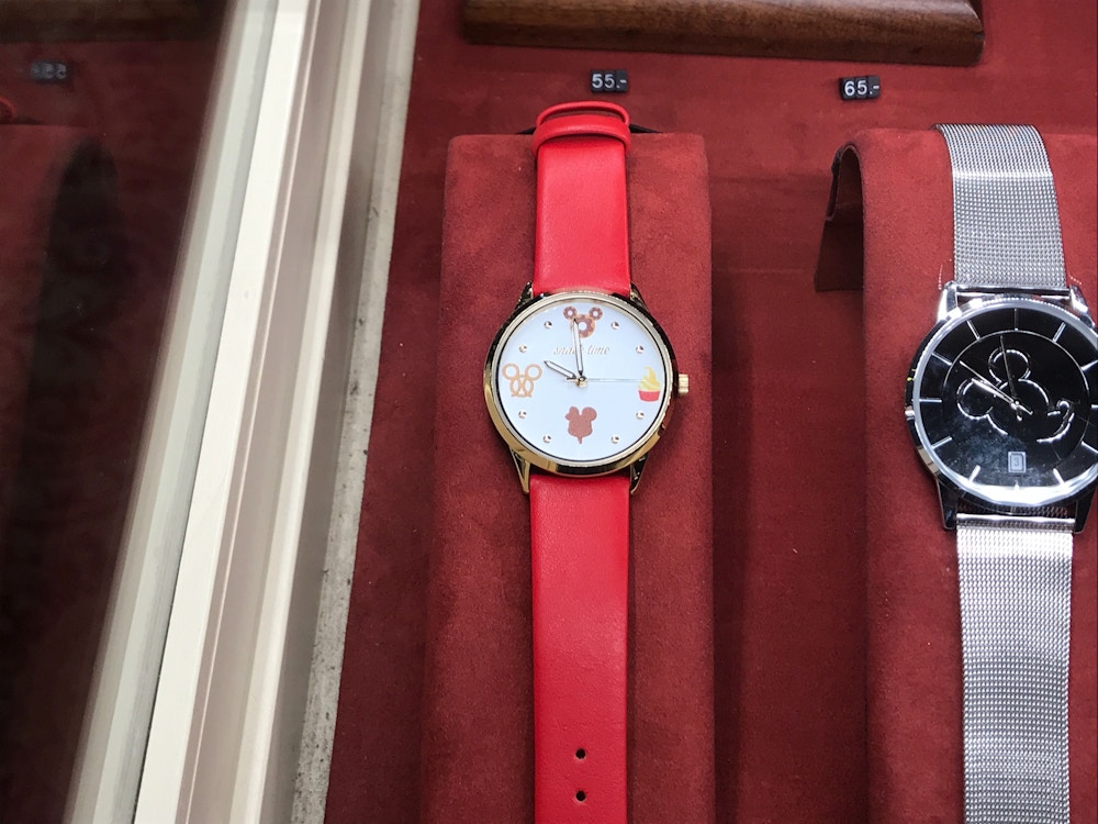 Disney Parks Collection Watches2.jpg?auto=compress%2Cformat&fit=scale&h=750&ixlib=php 1.2