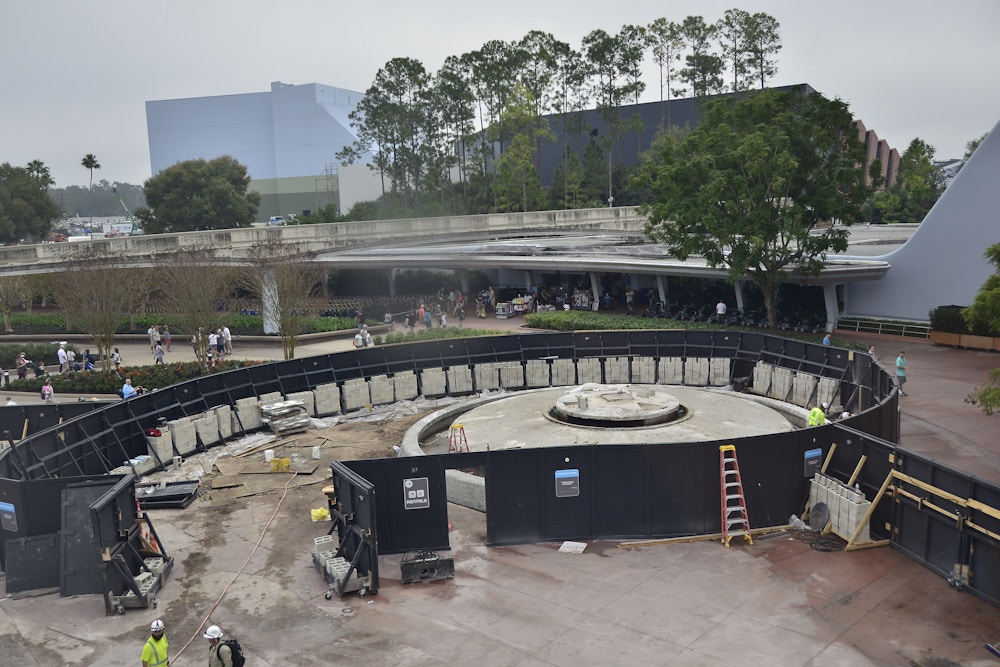 EPCOT Entrance 1 15 20 Fountain Right.JPG?auto=compress%2Cformat&fit=scale&h=667&ixlib=php 1.2