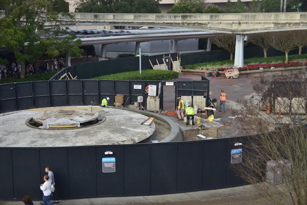 EPCOT Entrance Construction 1 14 20 fountain workers.JPG?auto=compress%2Cformat&fit=scale&h=667&ixlib=php 1.2
