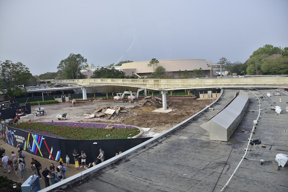 EPCOT Entrance Construction 1 14 20 pathway removal.JPG?auto=compress%2Cformat&fit=scale&h=667&ixlib=php 1.2