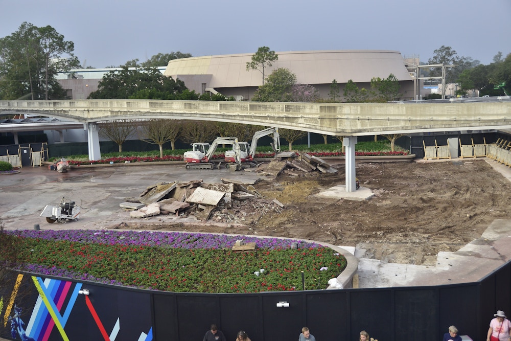 EPCOT Entrance Construction 1 14 20 repave work.JPG?auto=compress%2Cformat&fit=scale&h=667&ixlib=php 1.2