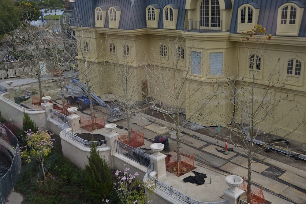 EPCOT France Construction 1 14 20 Walkway.JPG?auto=compress%2Cformat&fit=scale&h=667&ixlib=php 1.2