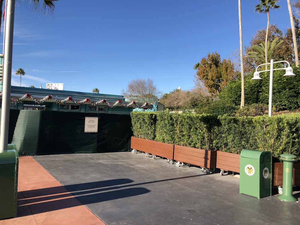 Hollywood Studios Entrance Paving 1 8 20 Planters.jpg?auto=compress%2Cformat&fit=scale&h=750&ixlib=php 1.2