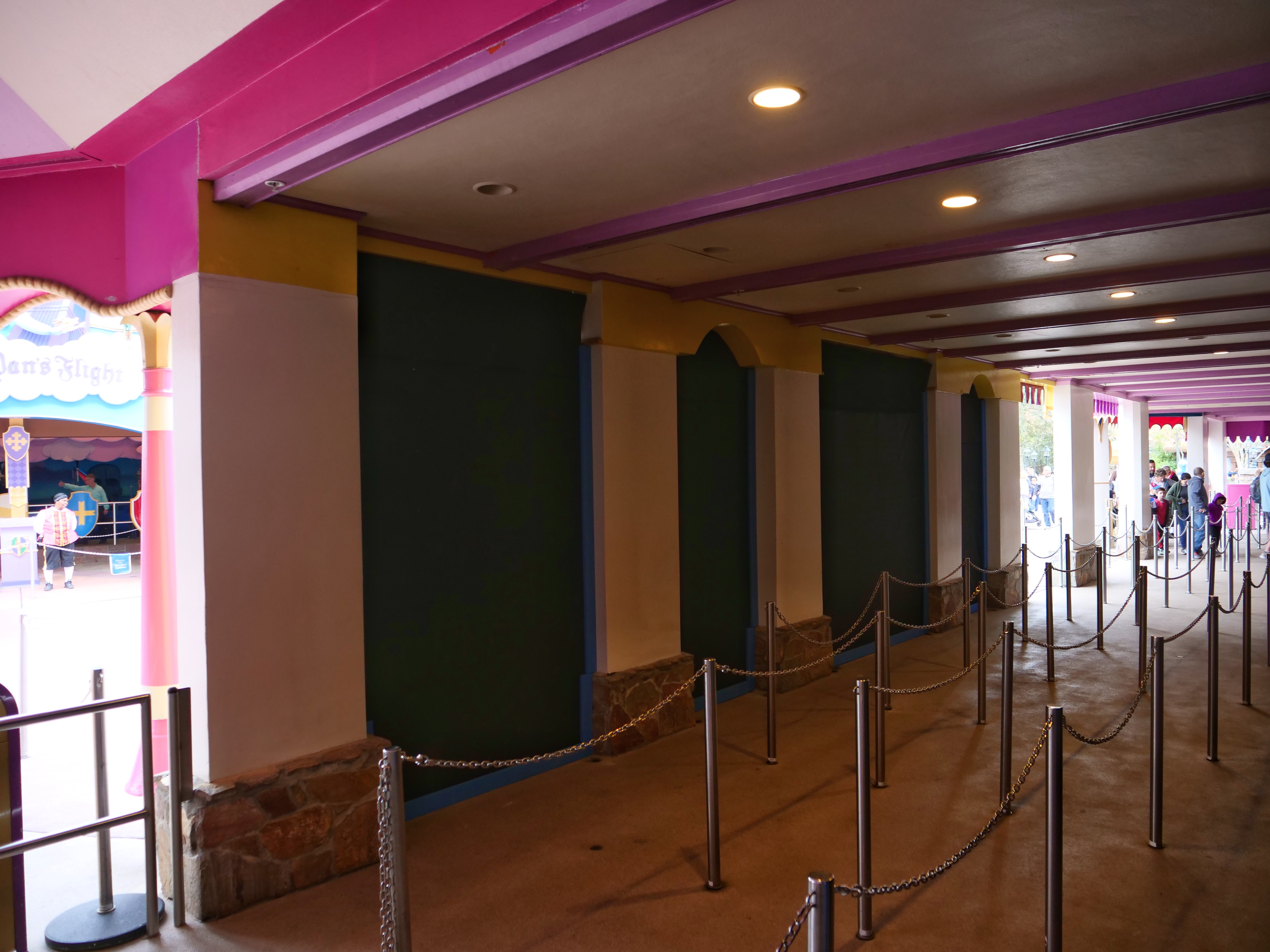 "it's a small world" Queue Walls