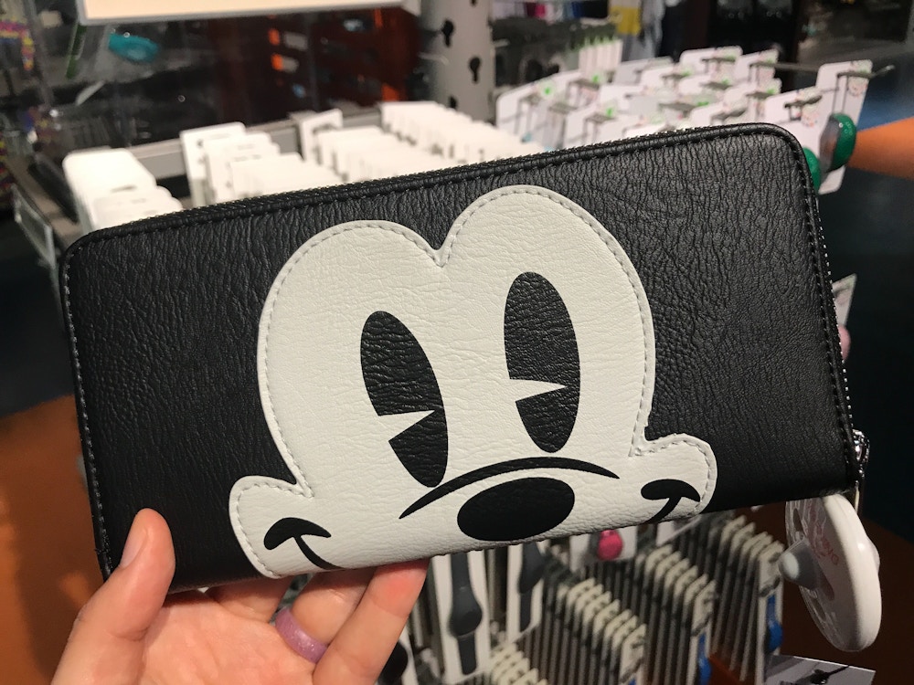 Mickey and Minnie Loungefly Wallet4.jpg?auto=compress%2Cformat&fit=scale&h=750&ixlib=php 1.2