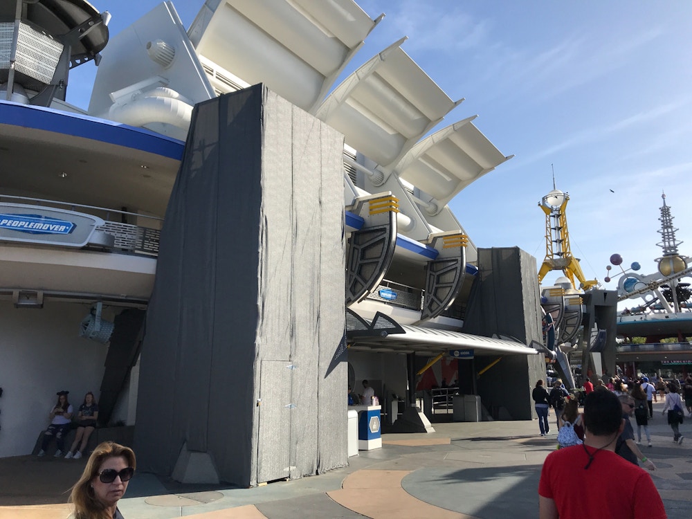 PeopleMover Tomorrowland Refurbishment11.jpg?auto=compress%2Cformat&fit=scale&h=750&ixlib=php 1.2