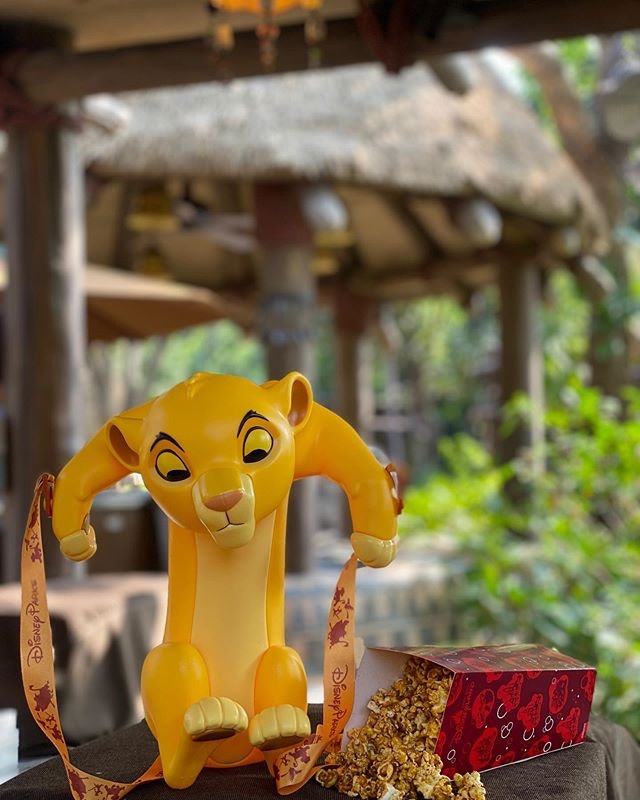 baby simba popcorn bucket hkdl 1.jpg?auto=compress%2Cformat&ixlib=php 1.2