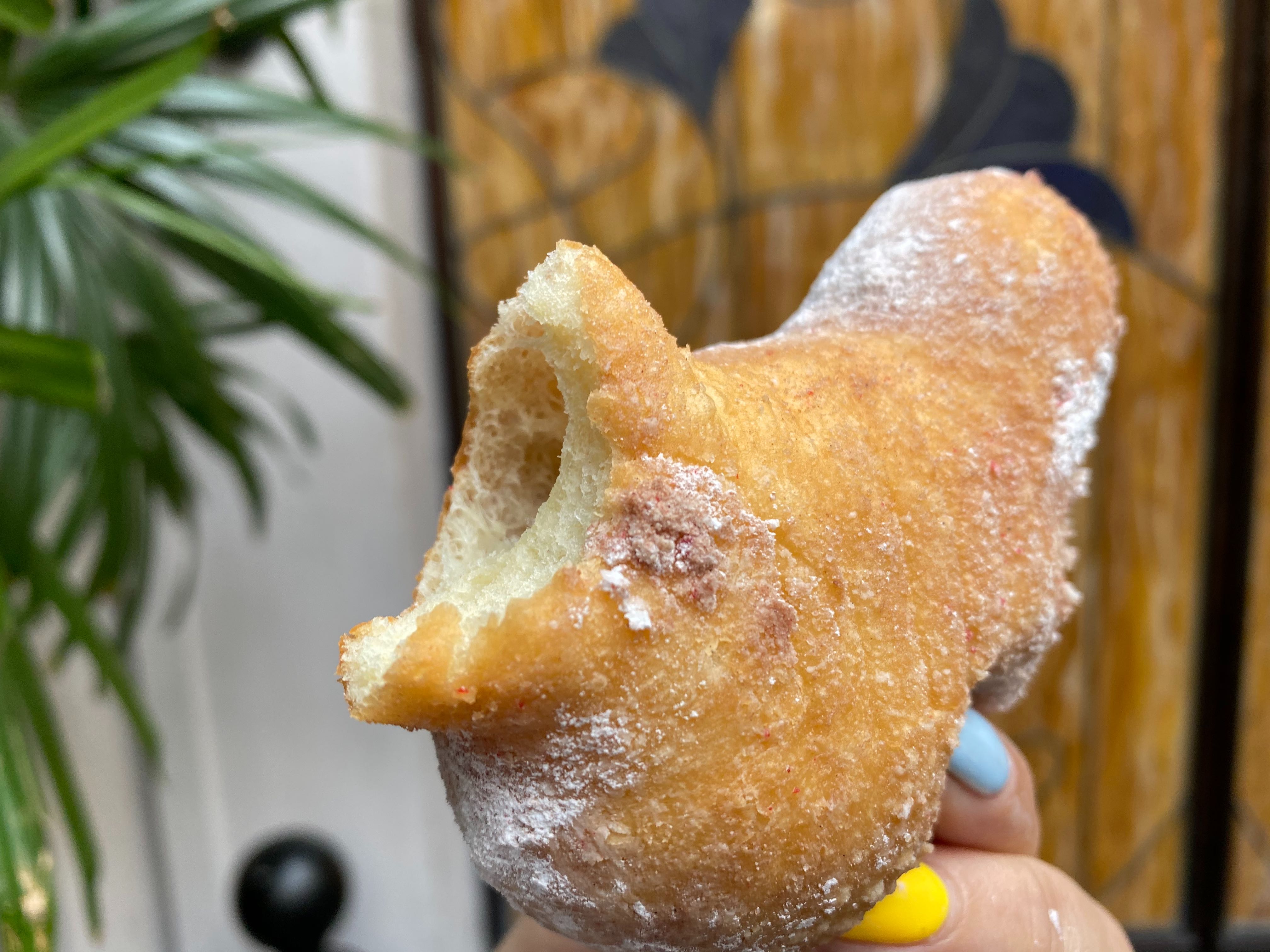 beignet-disneyland-01-30-2020-2.jpg