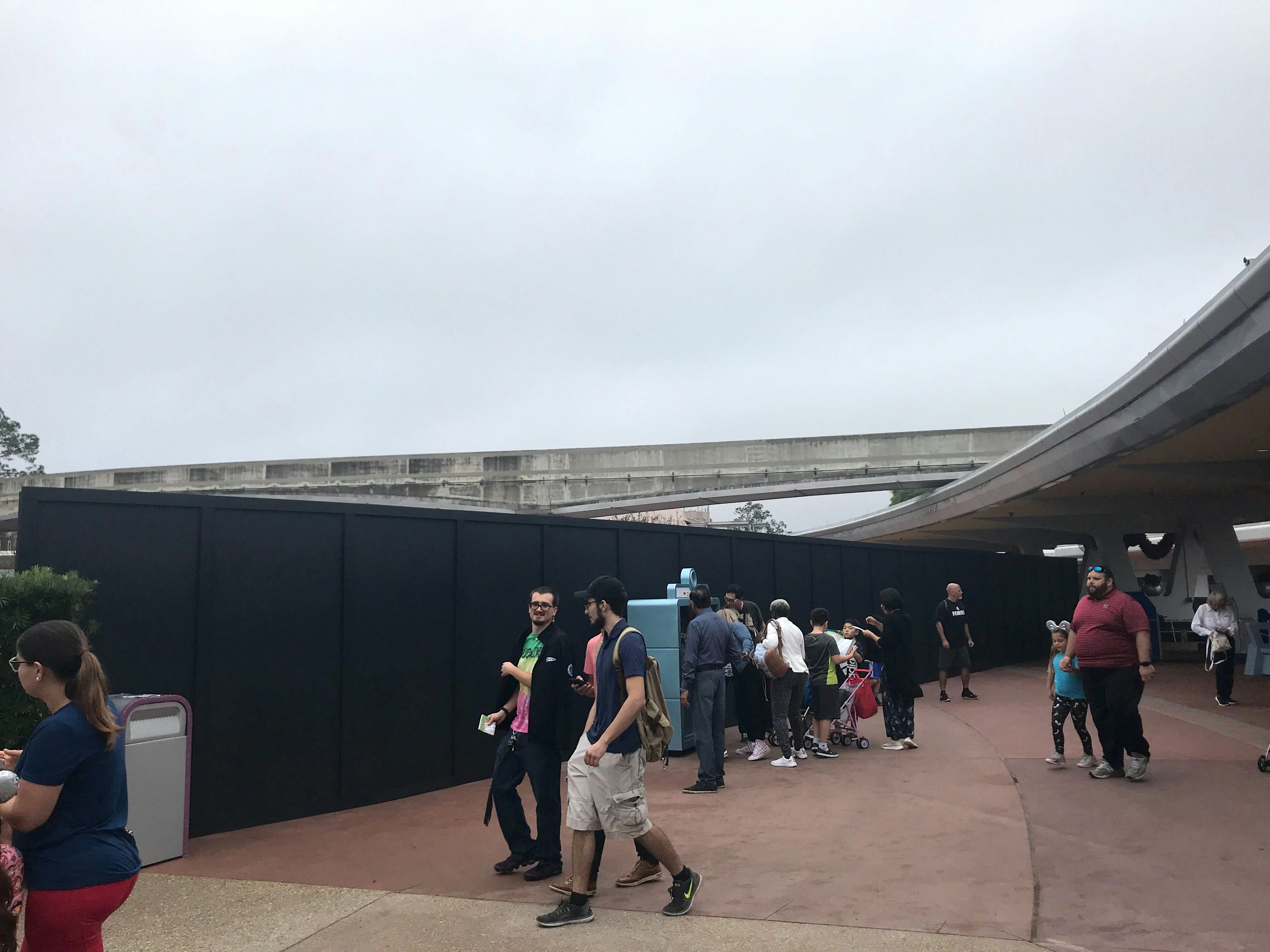 construction walls hedges epcot west entrance jan 2020 3.jpg?auto=compress%2Cformat&ixlib=php 1.2