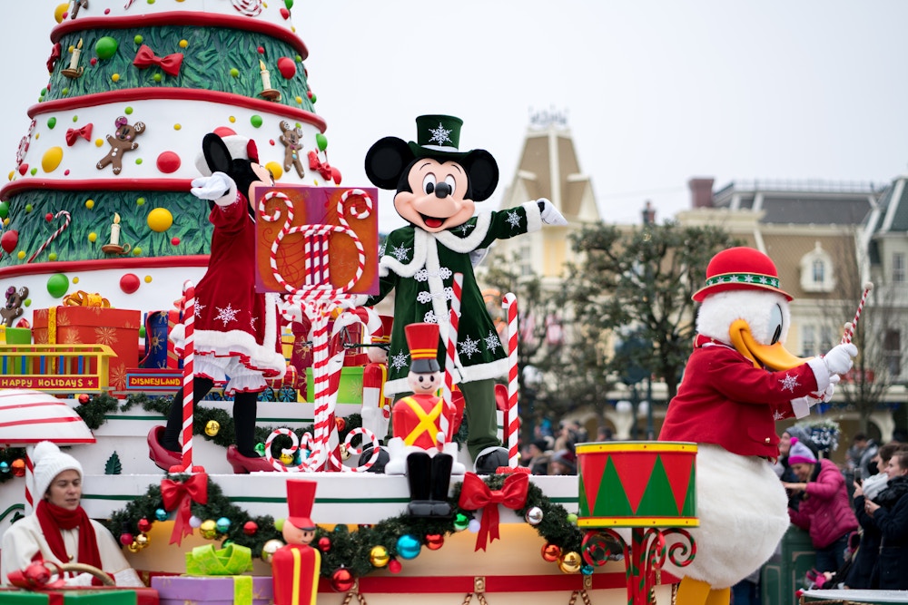 disneyland paris christmas parade