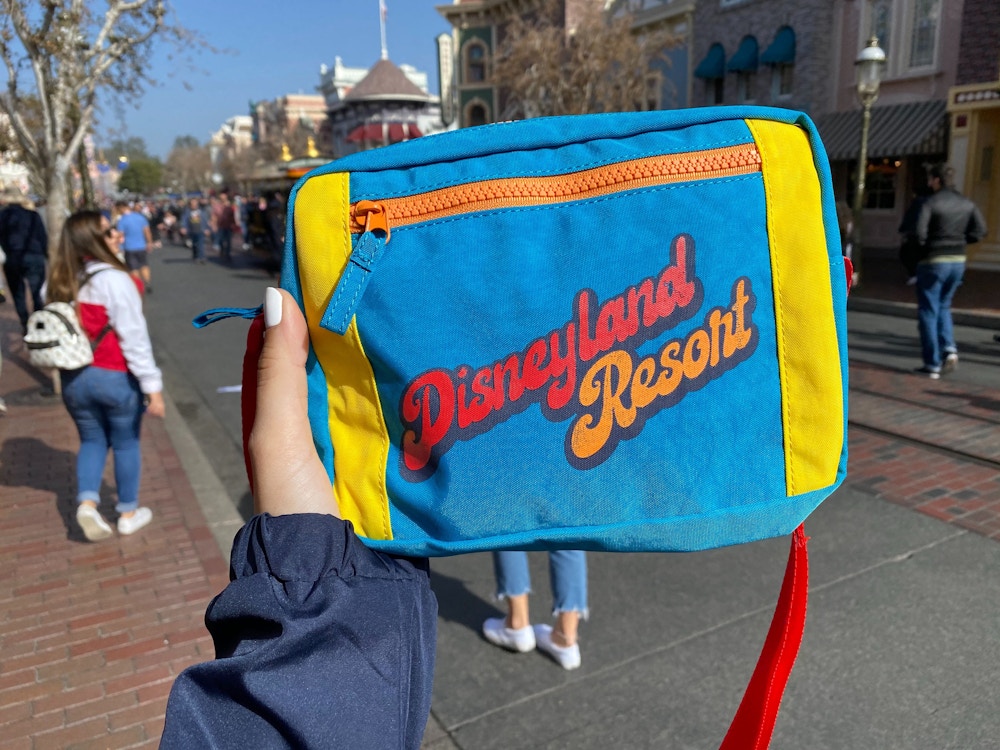 disneyland-retro-merchandise-01-25-2020-fanny-pack-2.jpg