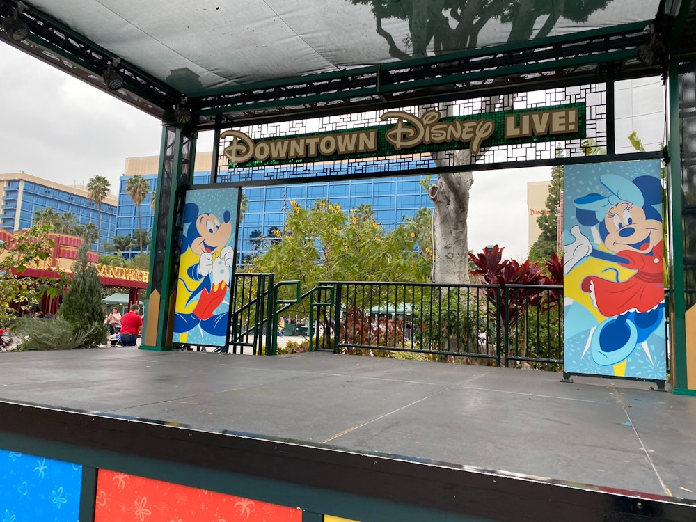 downtown-disney-disneyland-stage-01-26-2020-7.jpg