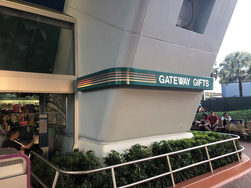 gateway-gifts-closing-2020-sign-2.jpg