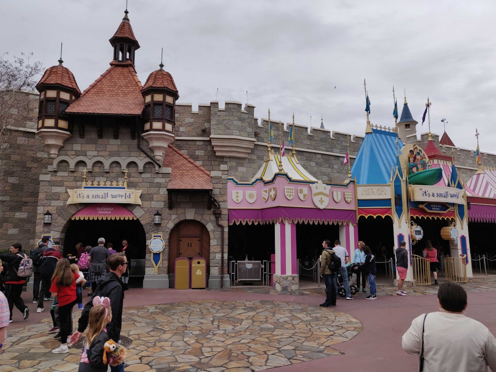 its a small world queue refurbishment.jpeg?auto=compress%2Cformat&fit=scale&h=750&ixlib=php 1.2