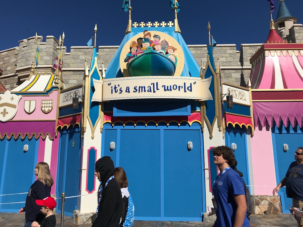 its a small world queue refurbishment11.jpg?auto=compress%2Cformat&fit=scale&h=750&ixlib=php 1.2