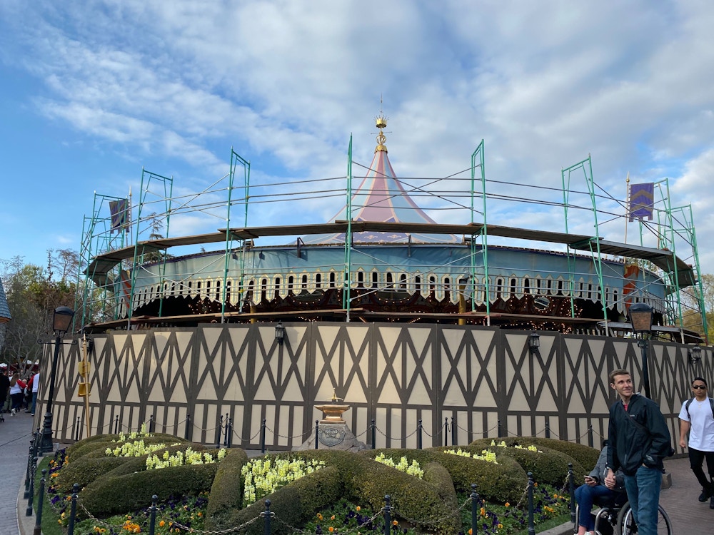 king arthur carrousel construction walls disneyland 3.jpg?auto=compress%2Cformat&fit=scale&h=750&ixlib=php 1.2