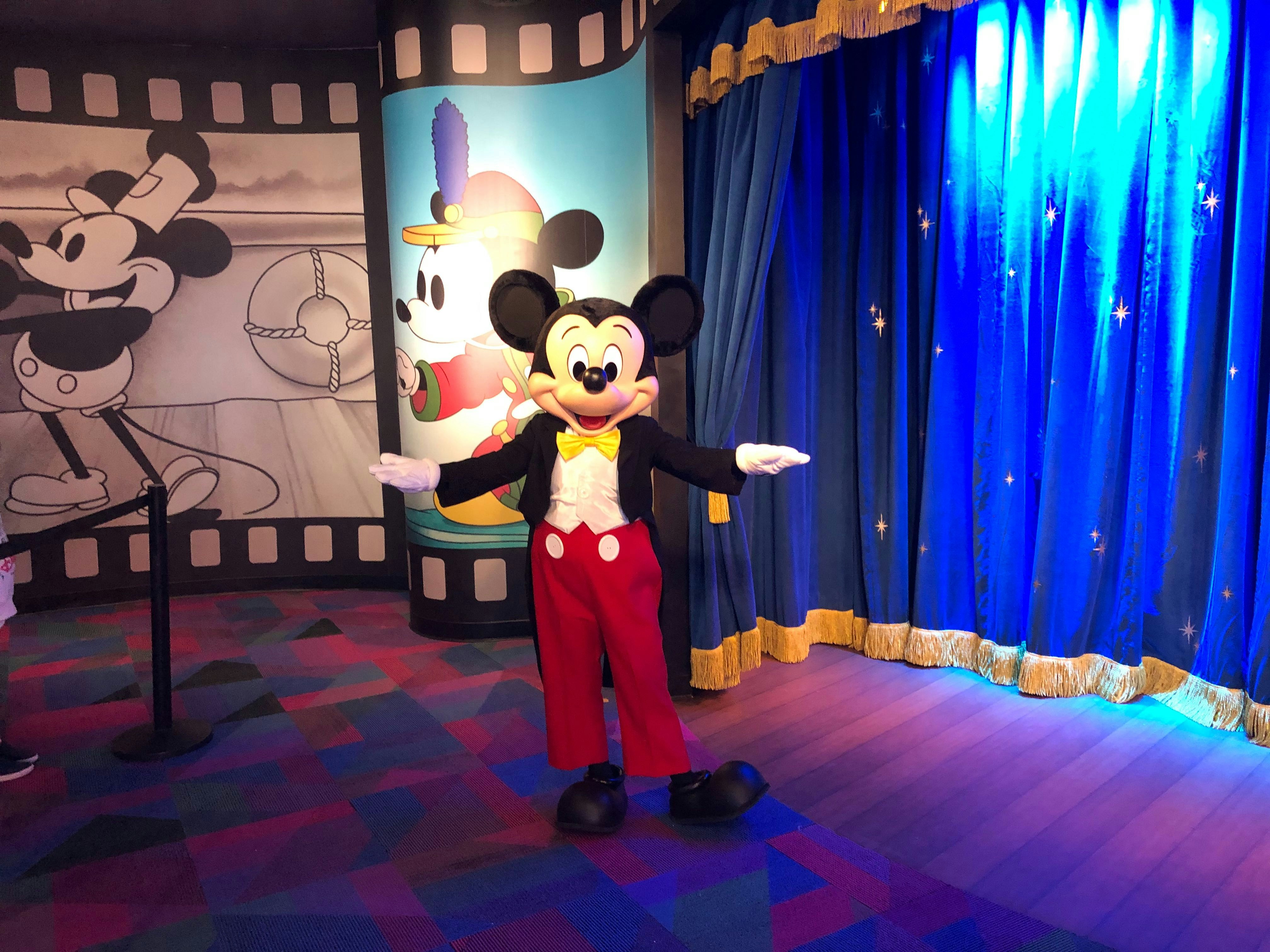 mickey meet and greet imagination epcot jan 2020 14.jpg?auto=compress%2Cformat&ixlib=php 1.2