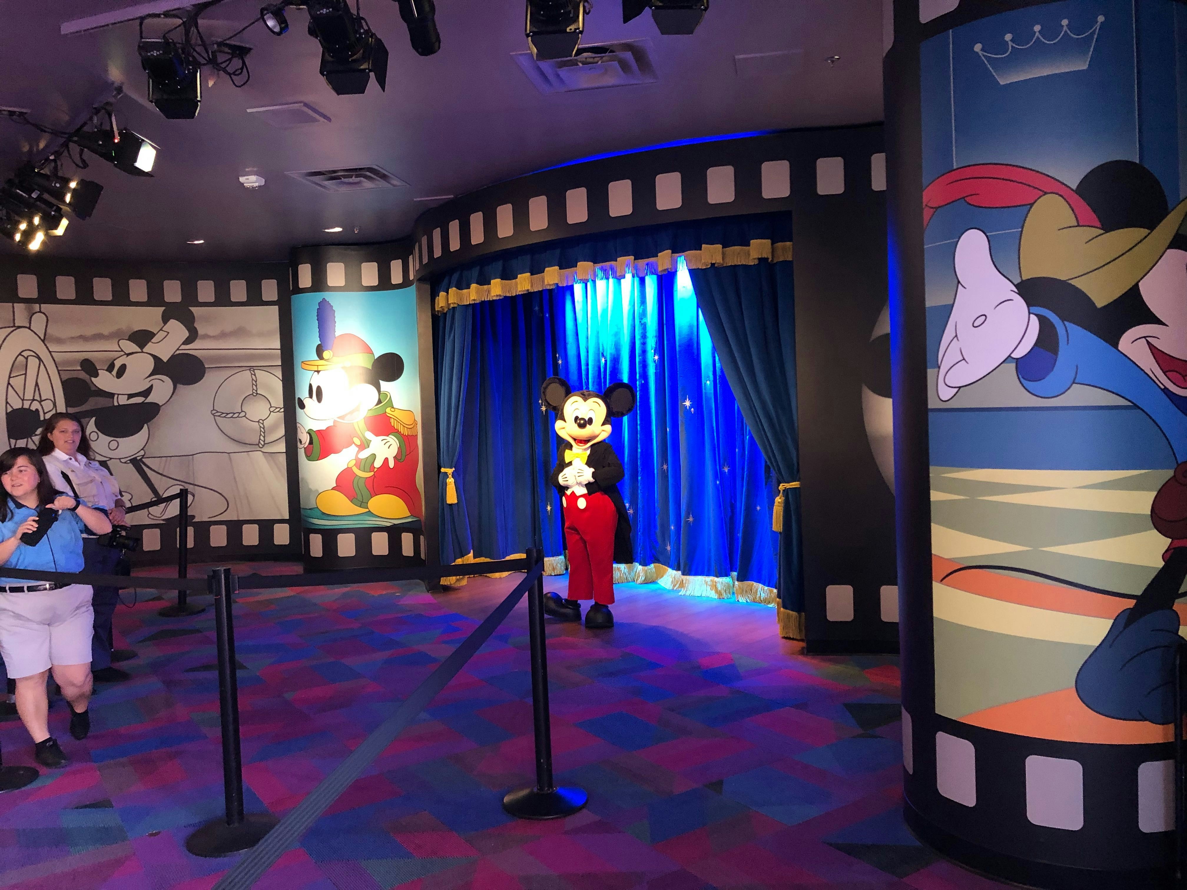 mickey meet and greet imagination epcot jan 2020 4.jpg?auto=compress%2Cformat&ixlib=php 1.2