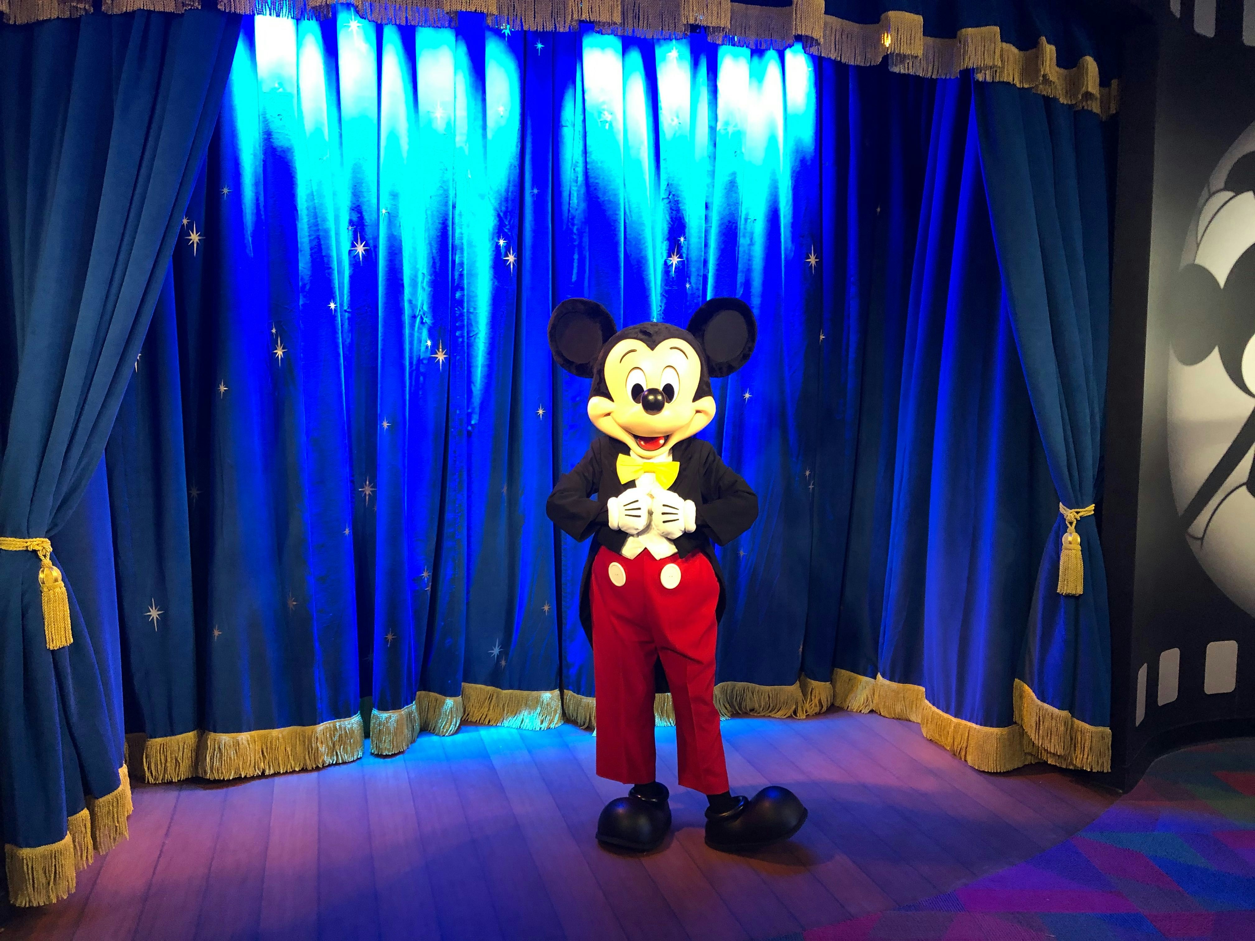 mickey meet and greet imagination epcot jan 2020 5.jpg?auto=compress%2Cformat&ixlib=php 1.2