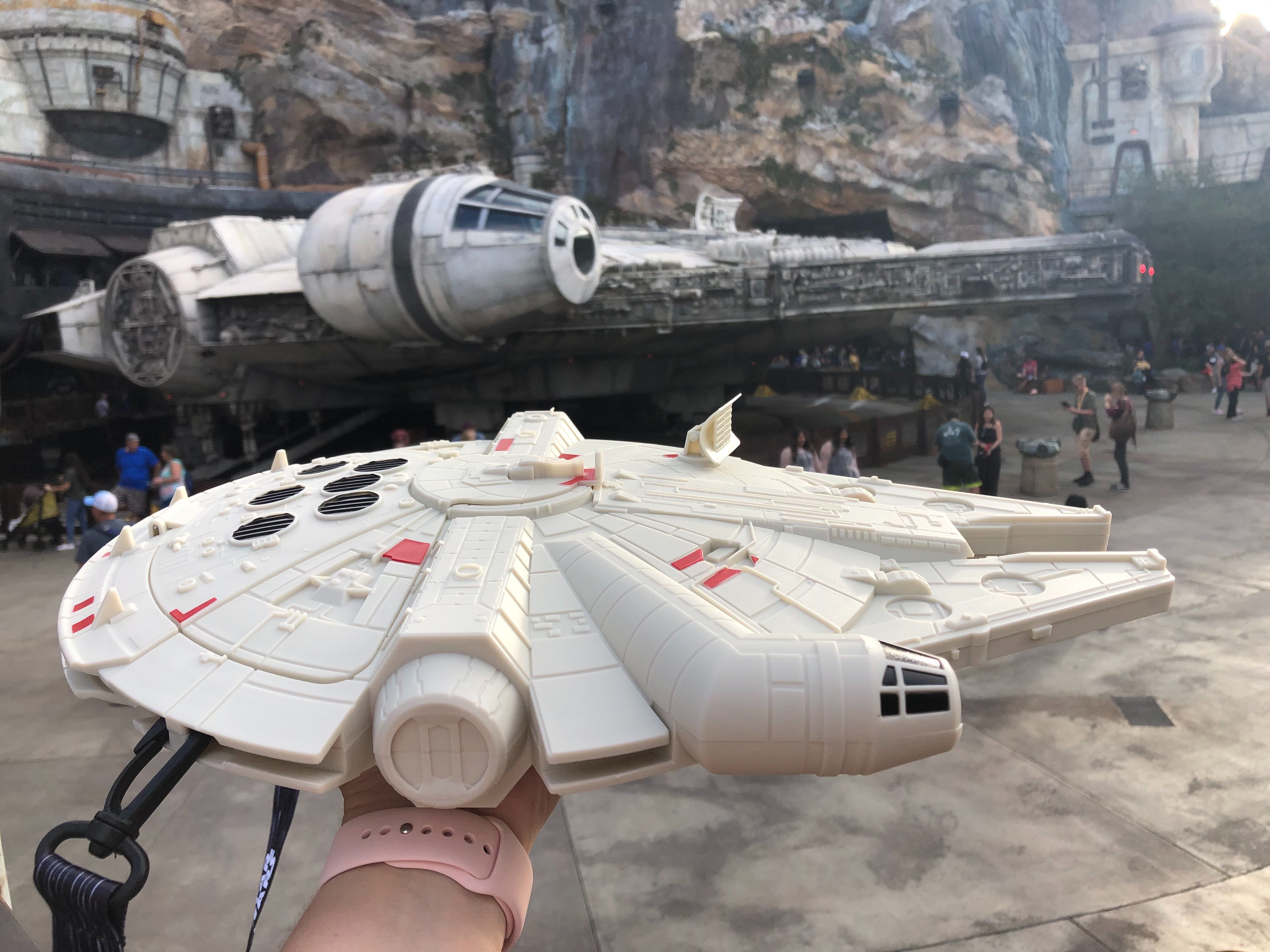 PHOTOS: New Light-Up Star Wars Millennium Falcon Souvenir Popcorn