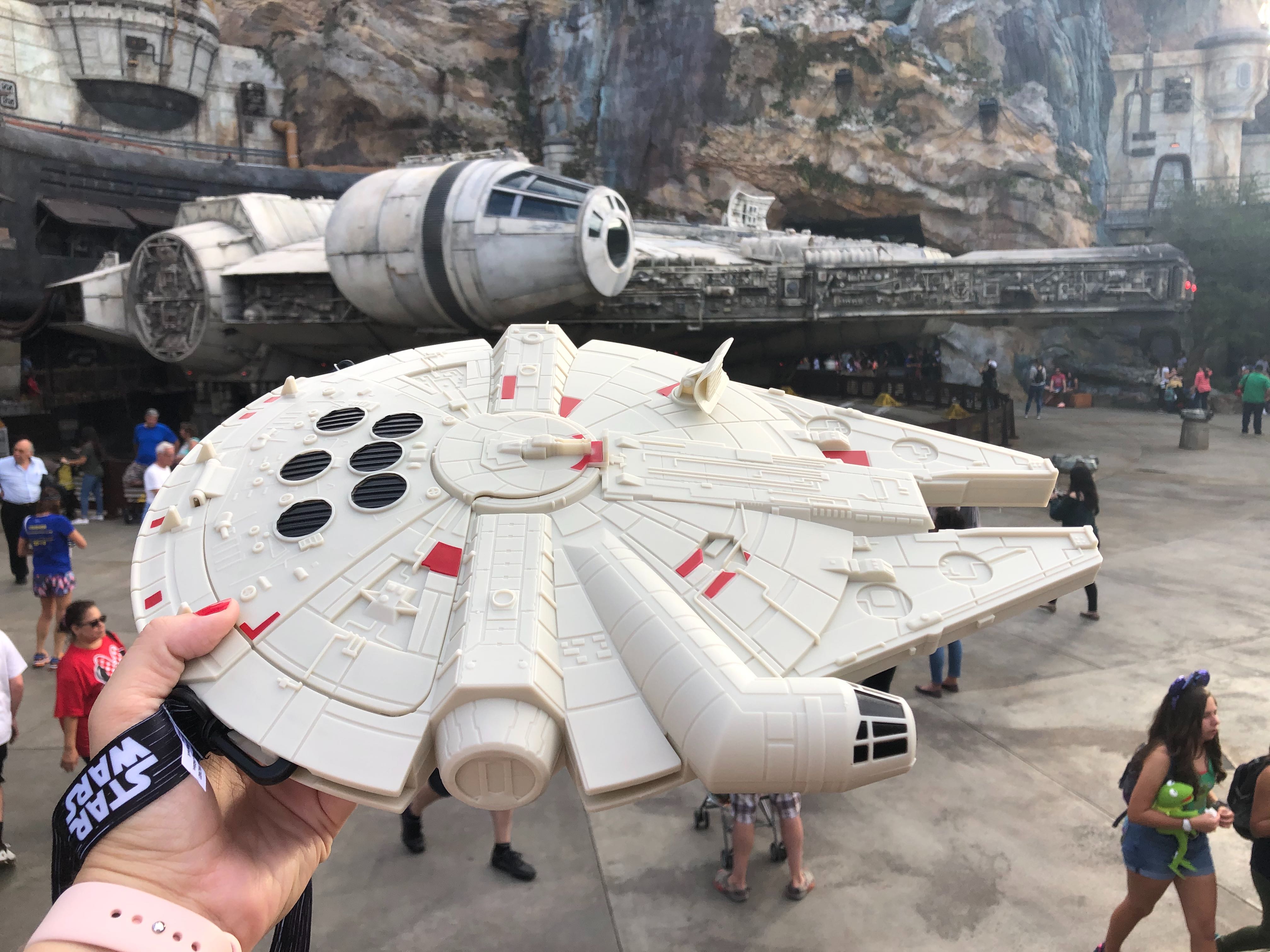 PHOTOS: New Light-Up Star Wars Millennium Falcon Souvenir Popcorn