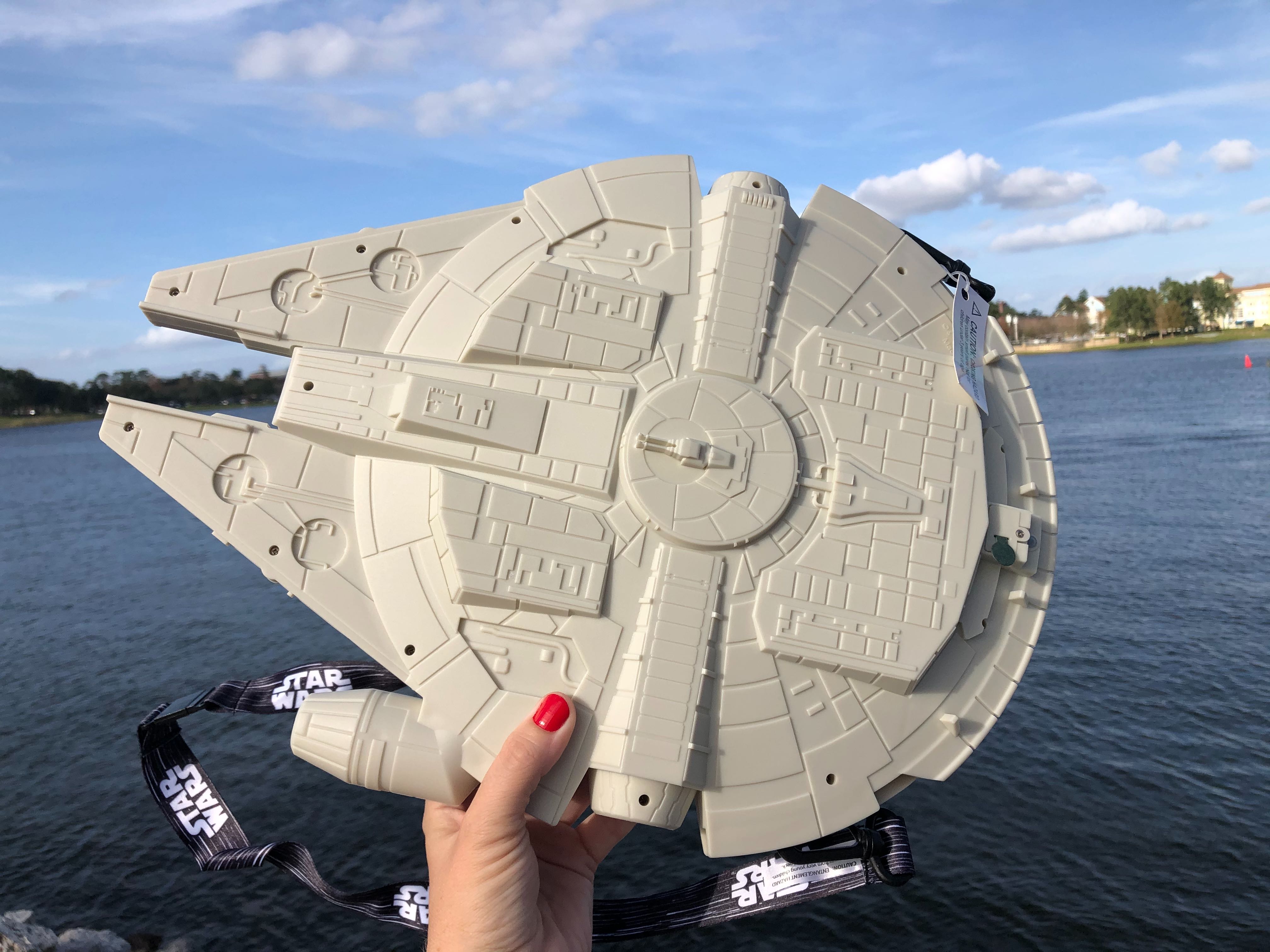 PHOTOS: New Light-Up Star Wars Millennium Falcon Souvenir Popcorn