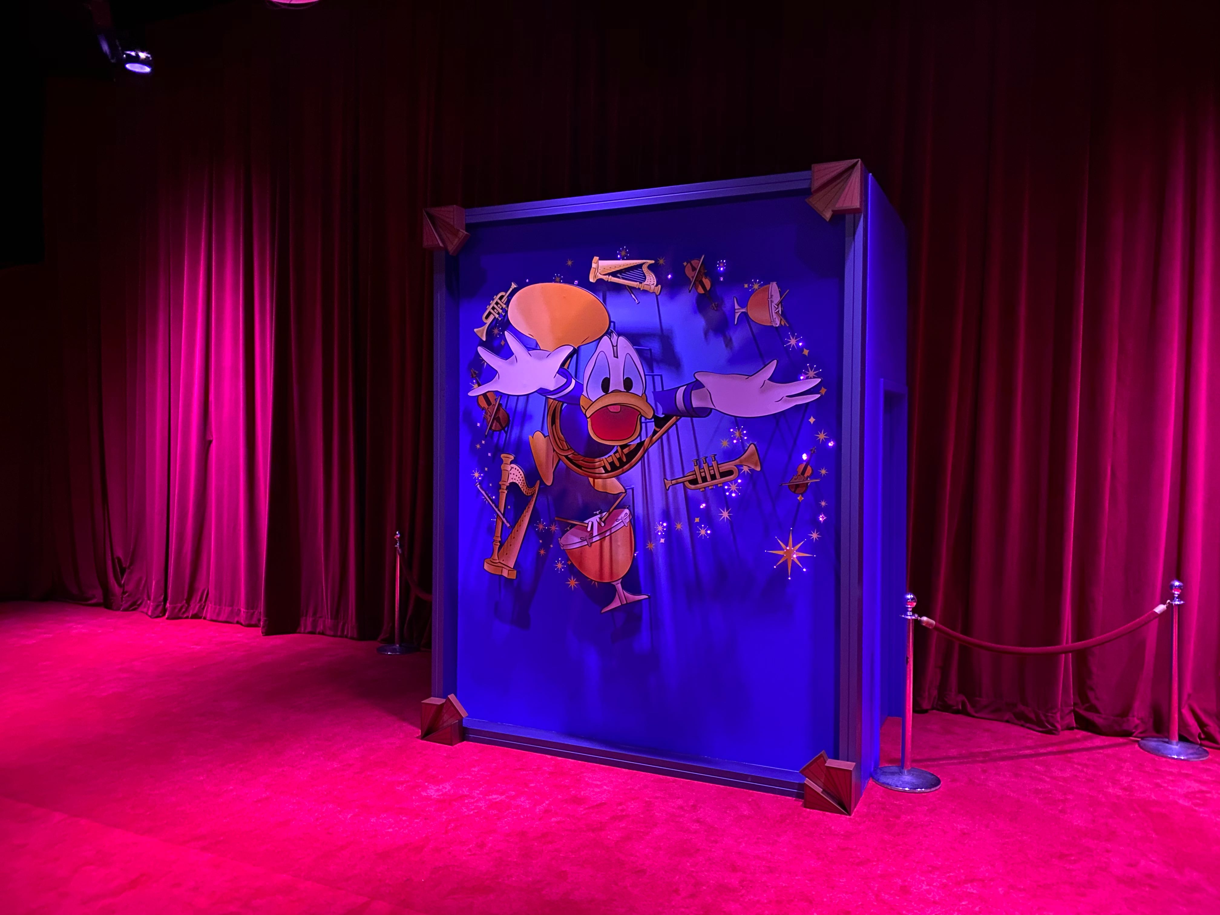 philharmagic-donald-dispay-california-disneyland-01-26-2020-1.jpg