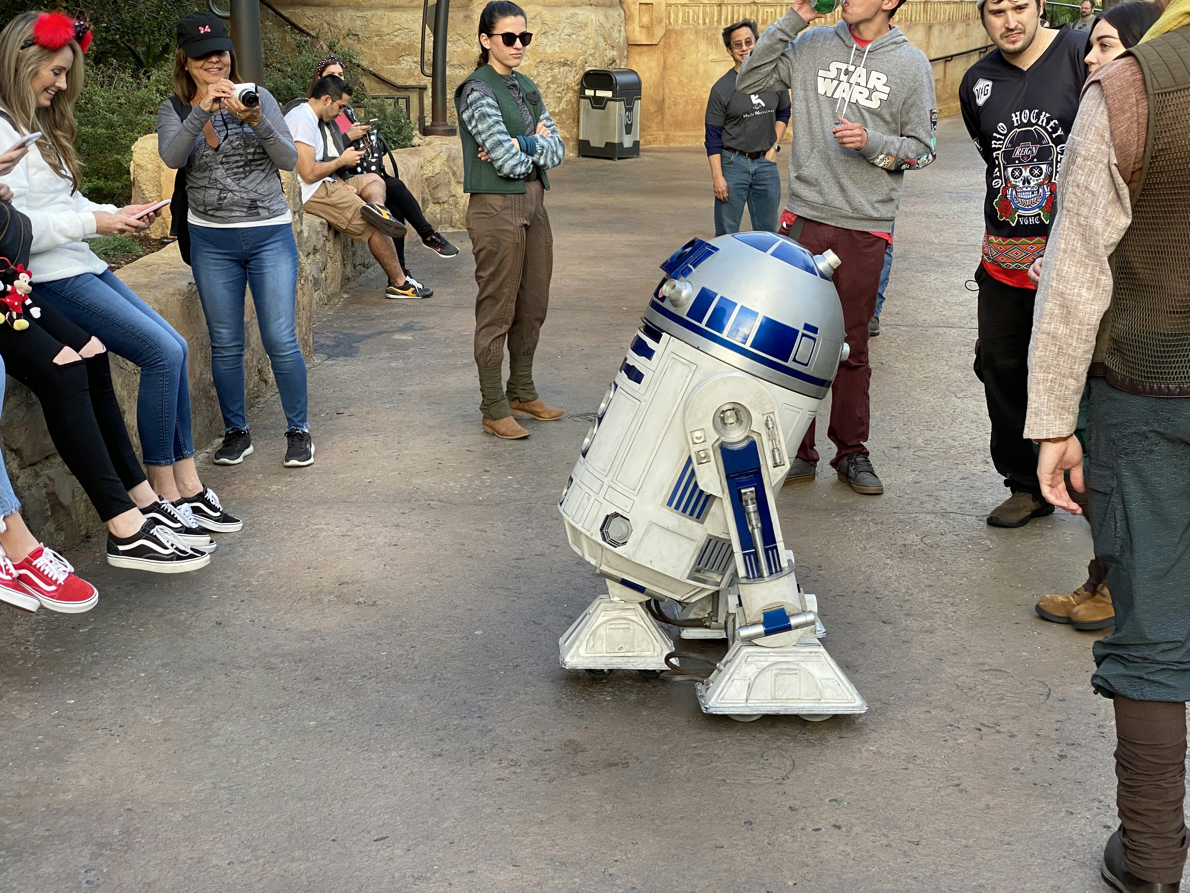 r2d2 droid testing disneyland jan 2020 6.jpeg?auto=compress%2Cformat&ixlib=php 1.2