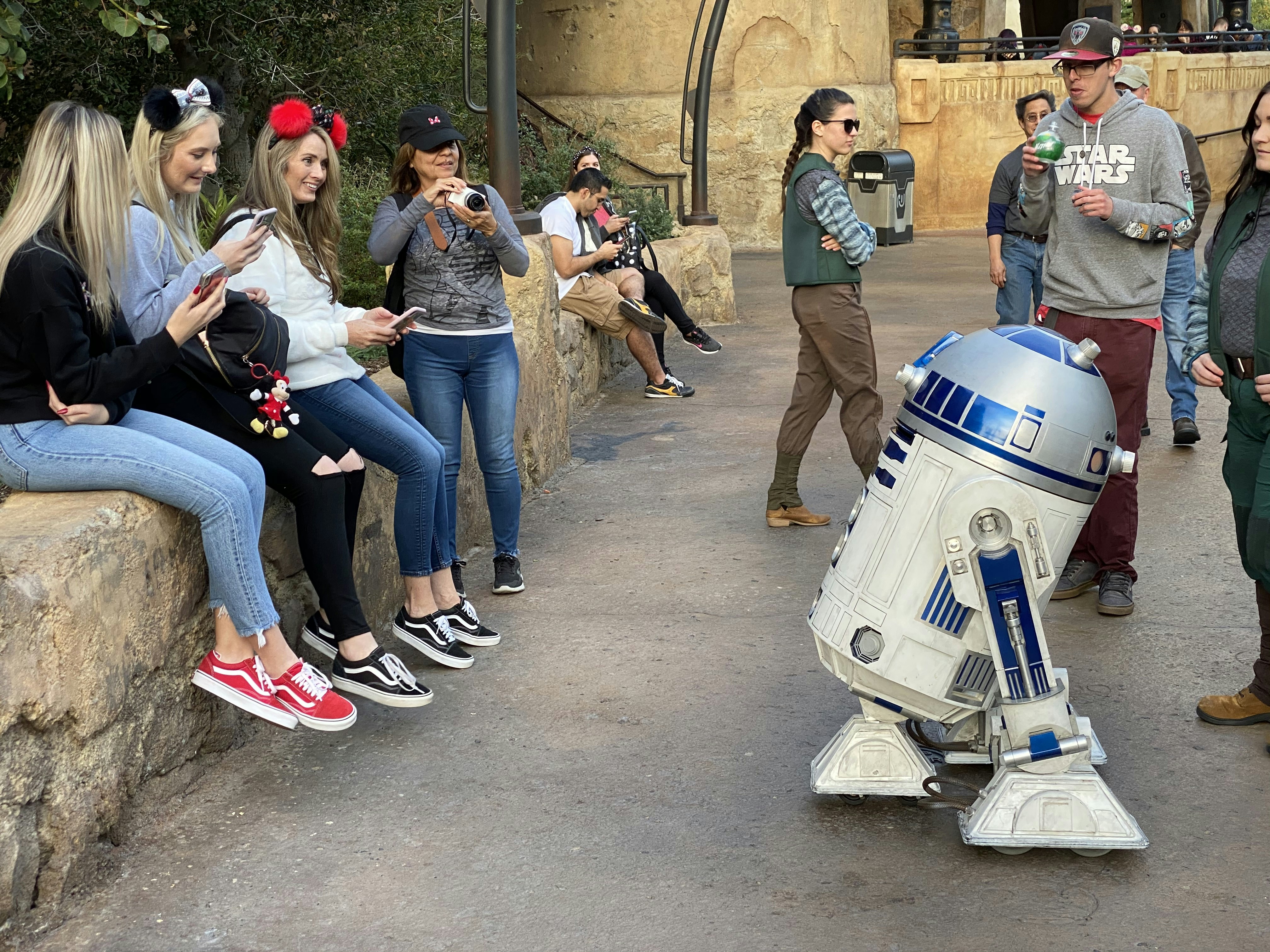 r2d2 droid testing disneyland jan 2020 7.jpeg?auto=compress%2Cformat&ixlib=php 1.2