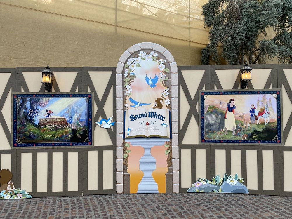 snow whites scary adventures construction walls scrims art disneyland 2.jpg?auto=compress%2Cformat&fit=scale&h=750&ixlib=php 1.2