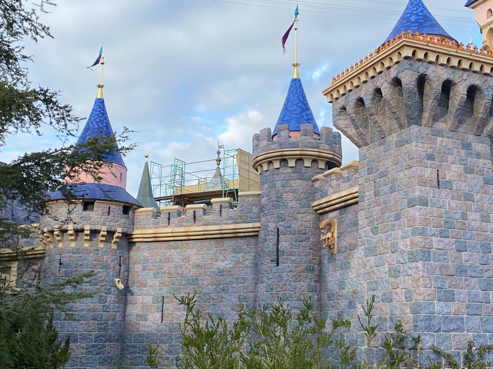 snow whites scary adventures construction walls scrims art disneyland 3.jpg?auto=compress%2Cformat&fit=scale&h=750&ixlib=php 1.2