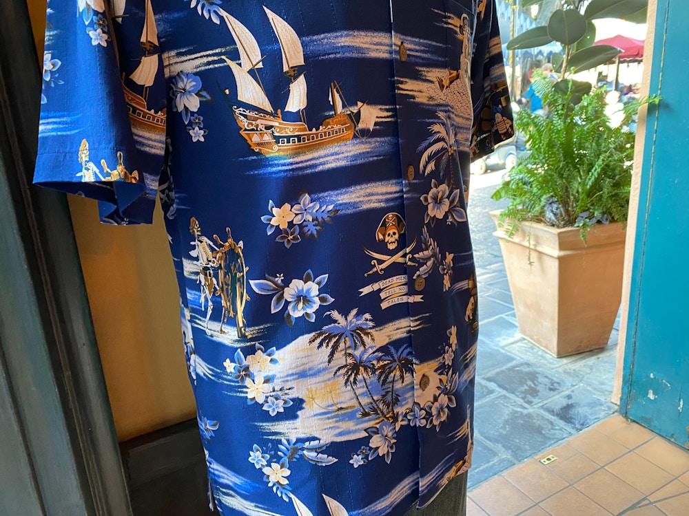 tommy bahama pirates of the caribbean button hawaiian shirt pieces of eight disneyland 2.jpg?auto=compress%2Cformat&fit=scale&h=750&ixlib=php 1.2