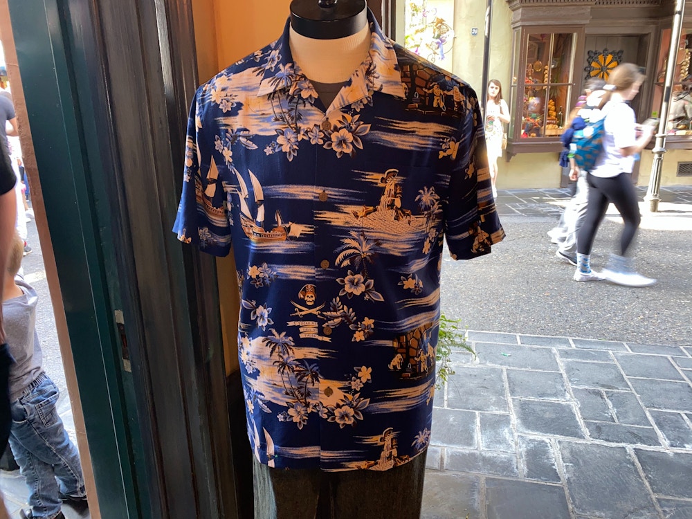 tommy bahama pirates of the caribbean button hawaiian shirt pieces of eight disneyland 3.jpg?auto=compress%2Cformat&fit=scale&h=750&ixlib=php 1.2