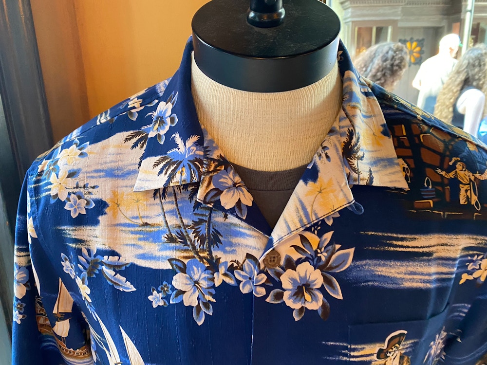 tommy bahama pirates of the caribbean button hawaiian shirt pieces of eight disneyland 5.jpg?auto=compress%2Cformat&fit=scale&h=750&ixlib=php 1.2
