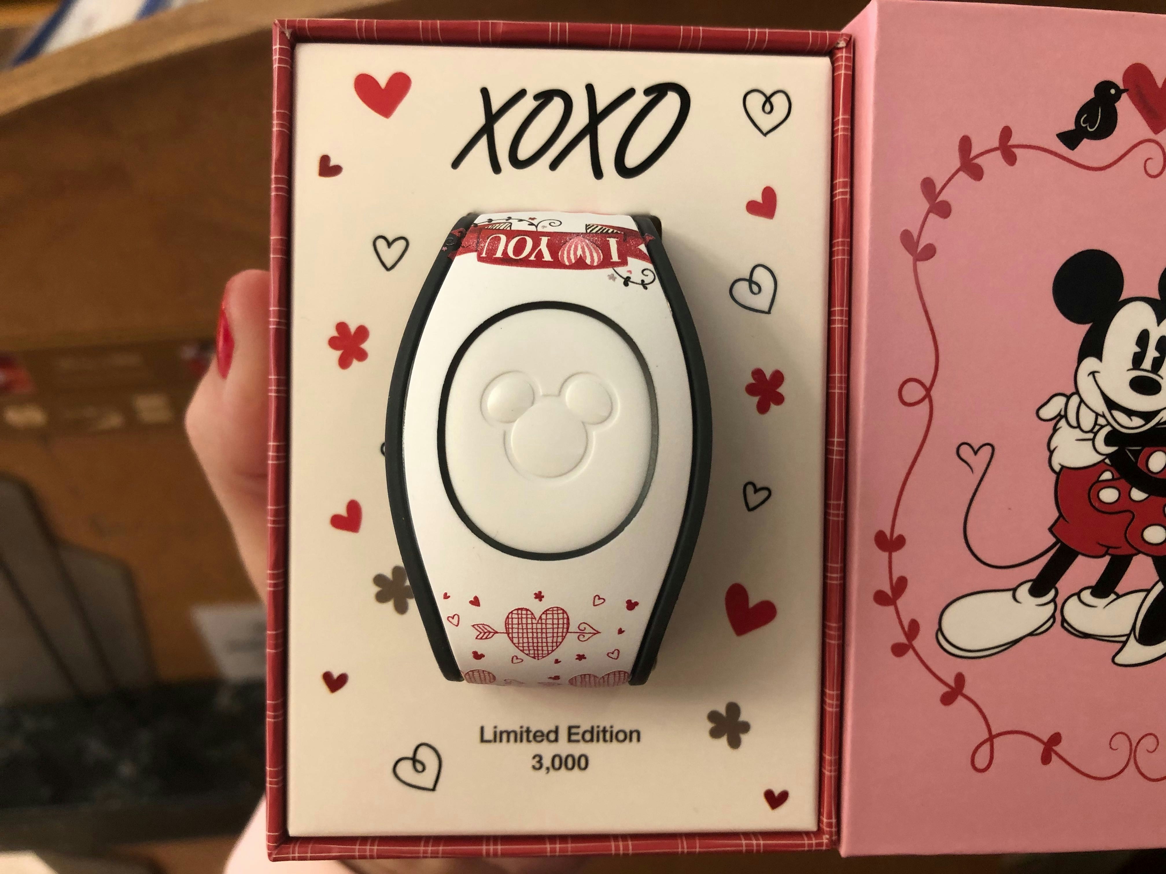 valentines day limited edition magicband 2020 3.jpg?auto=compress%2Cformat&ixlib=php 1.2