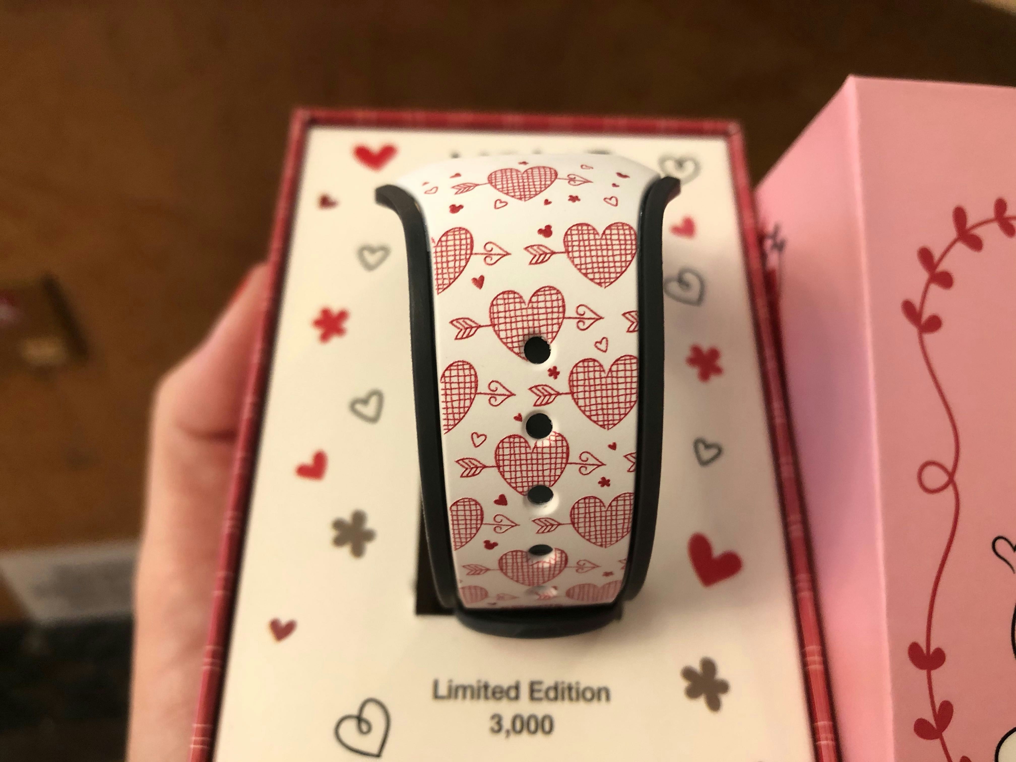 valentines day limited edition magicband 2020 4.jpg?auto=compress%2Cformat&ixlib=php 1.2