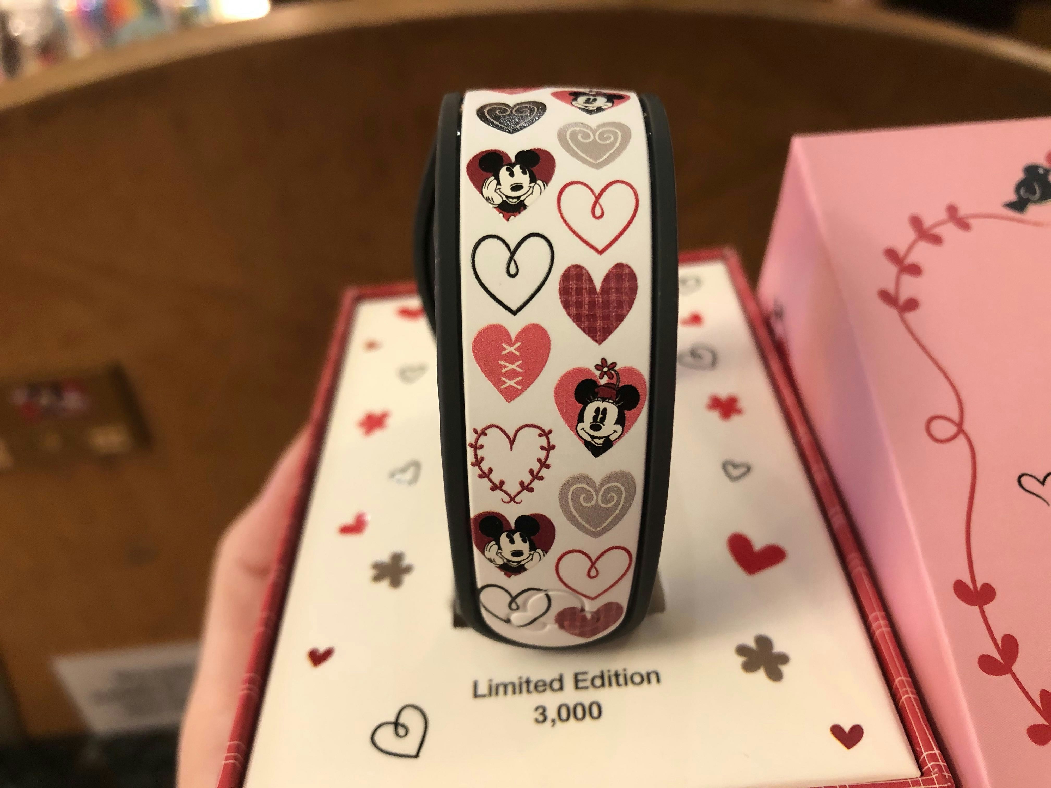 valentines day limited edition magicband 2020 5.jpg?auto=compress%2Cformat&ixlib=php 1.2