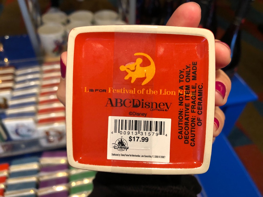 ABCDisney Trinket Boxes L Lion King 2.jpg?auto=compress%2Cformat&fit=scale&h=750&ixlib=php 1.2