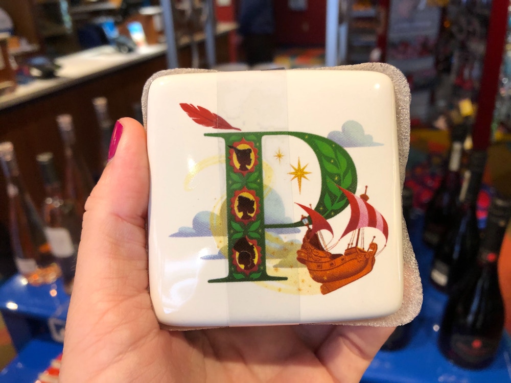 ABCDisney Trinket Boxes P Peter Pans Flight 1.jpg?auto=compress%2Cformat&fit=scale&h=750&ixlib=php 1.2