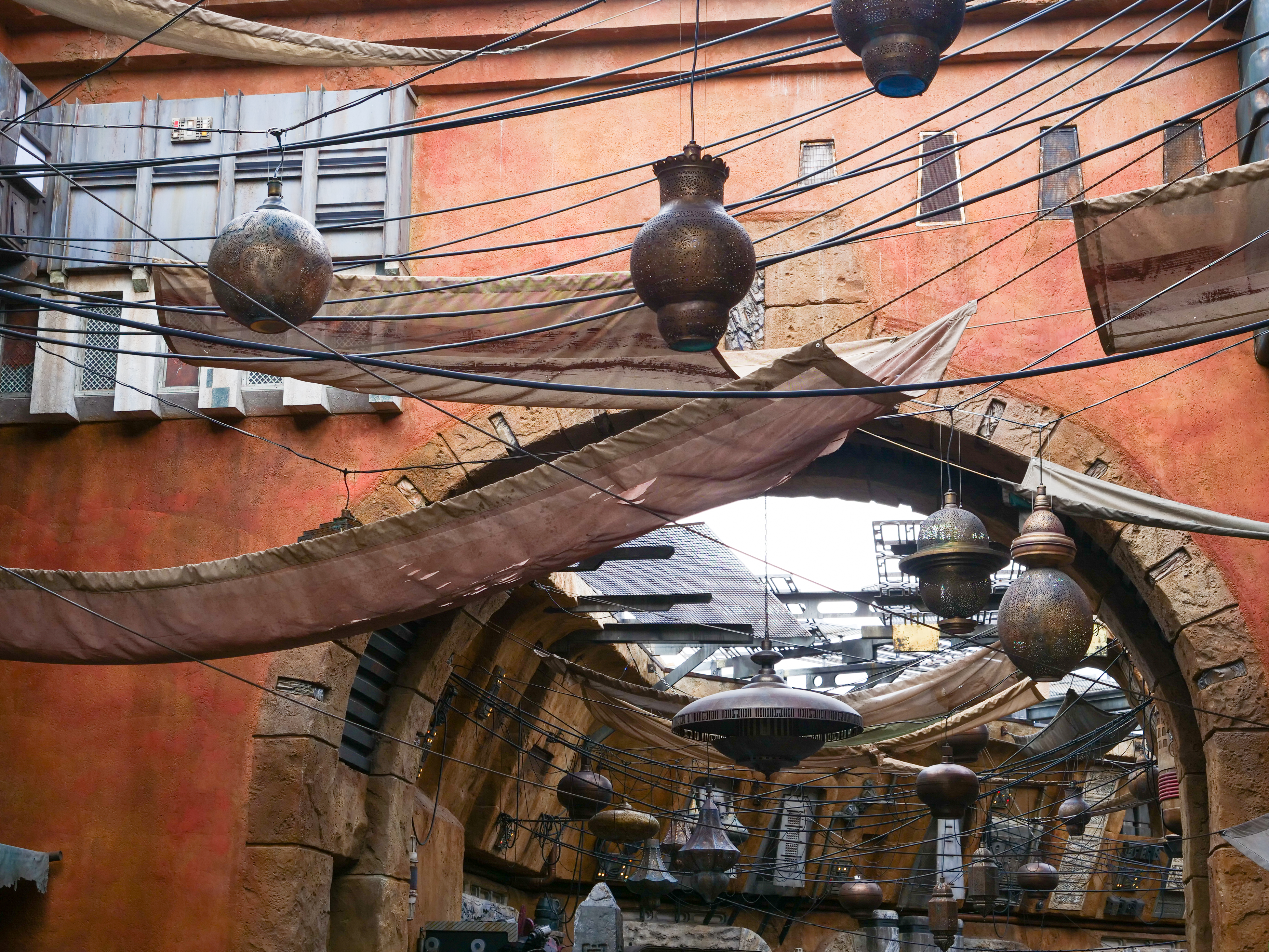 Batuu Hanging Details