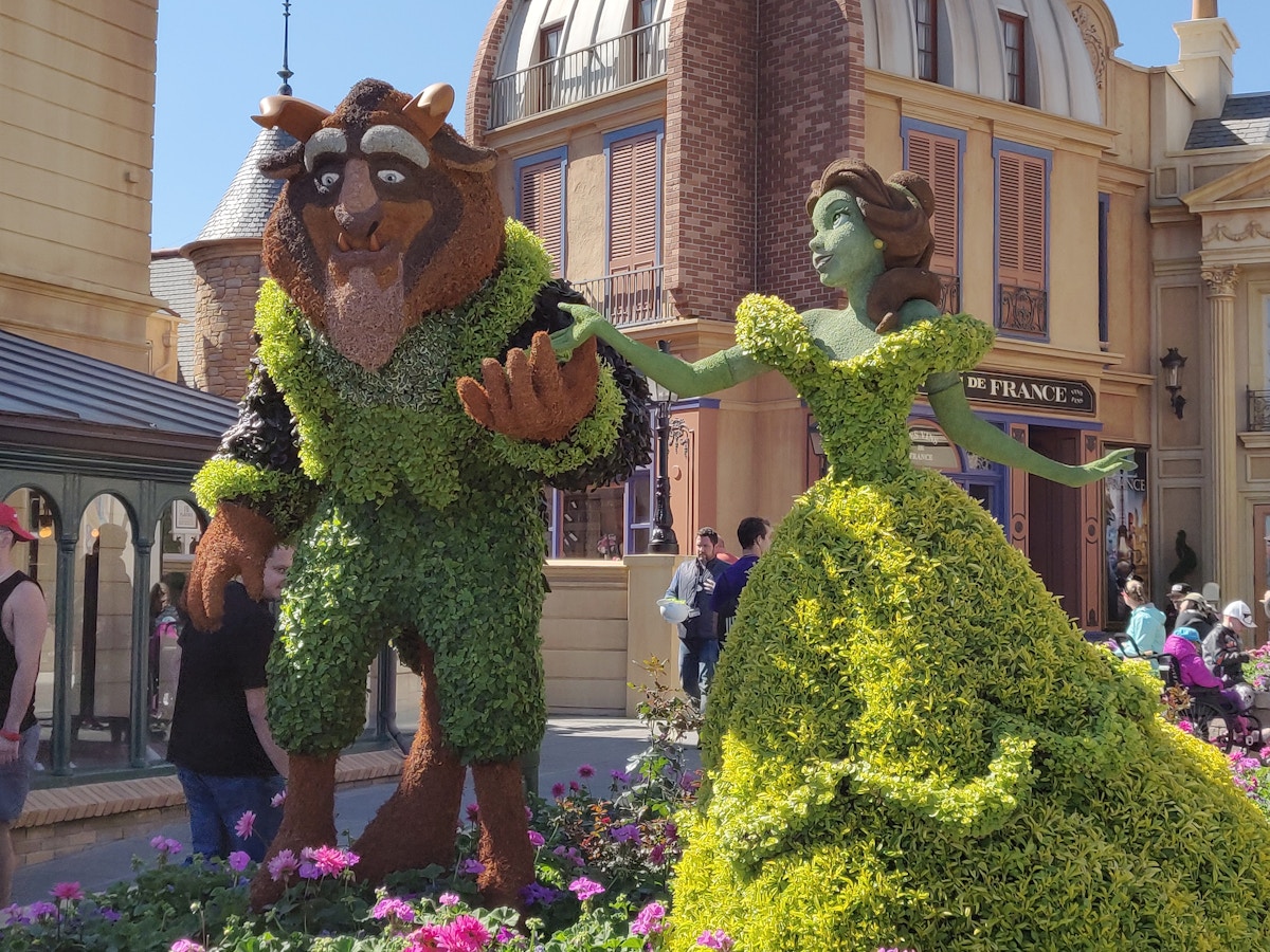 Beauty and the Beast Topiary