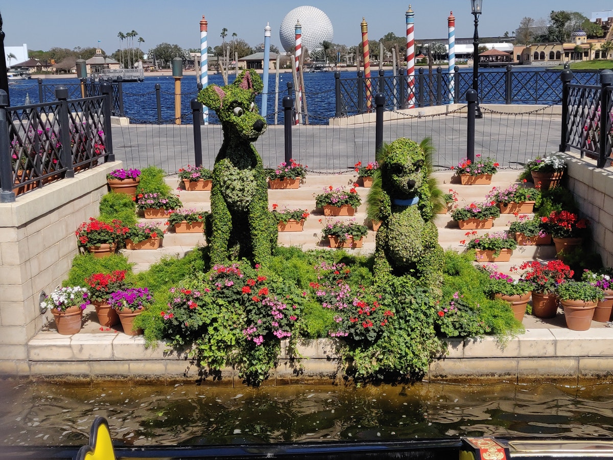 Lady and the Tramp Topiary