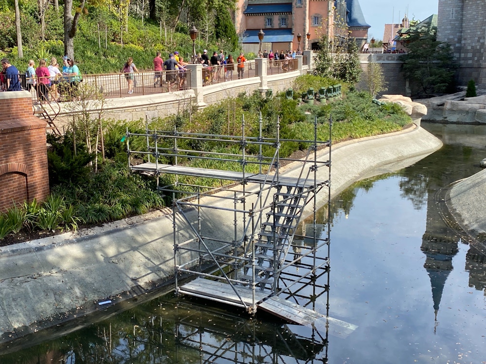 Magic kingdom moat structure