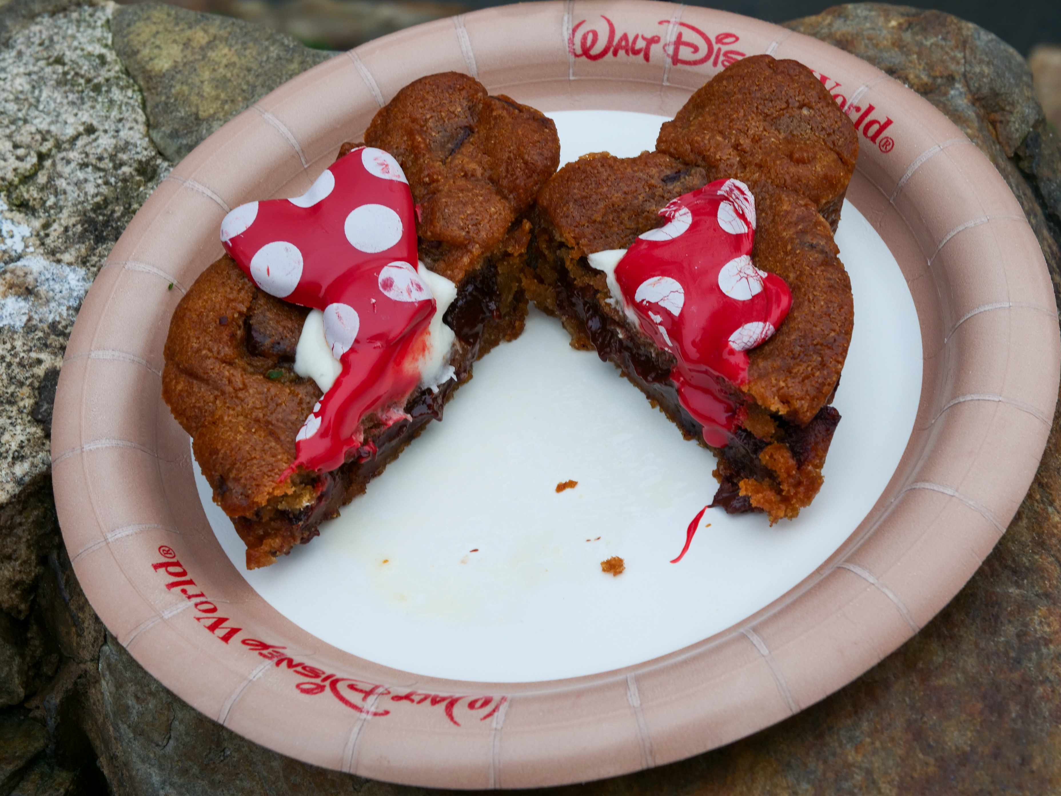 Minnie Mouse Lava Cake