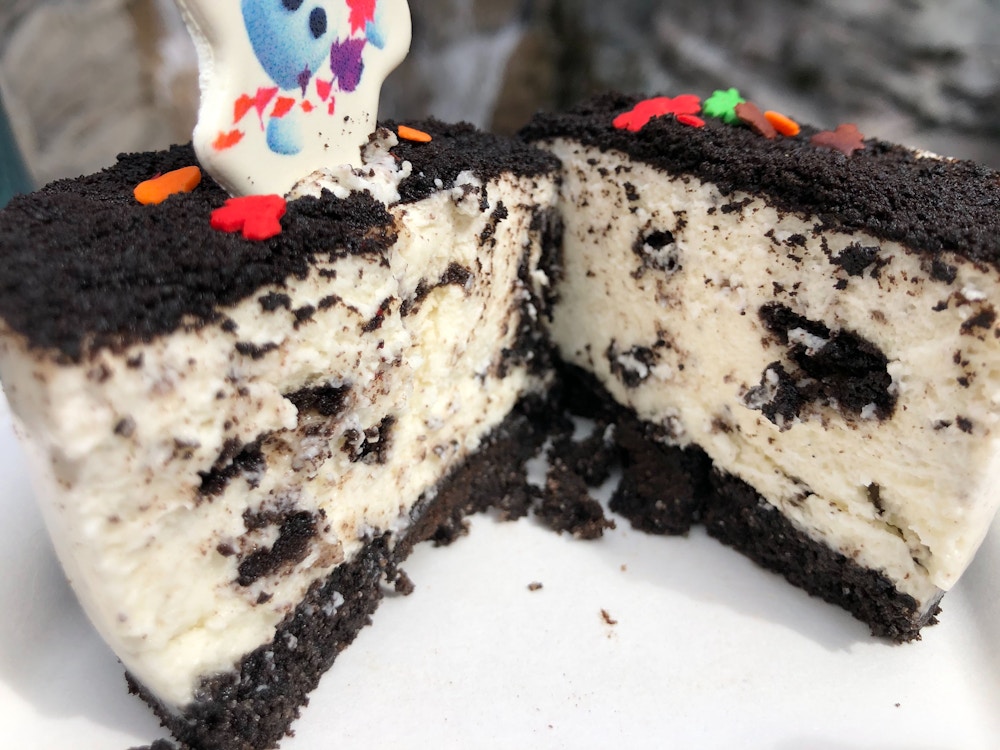 Olaf Oreo Cheesecake Split Close.jpg?auto=compress%2Cformat&fit=scale&h=750&ixlib=php 1.2