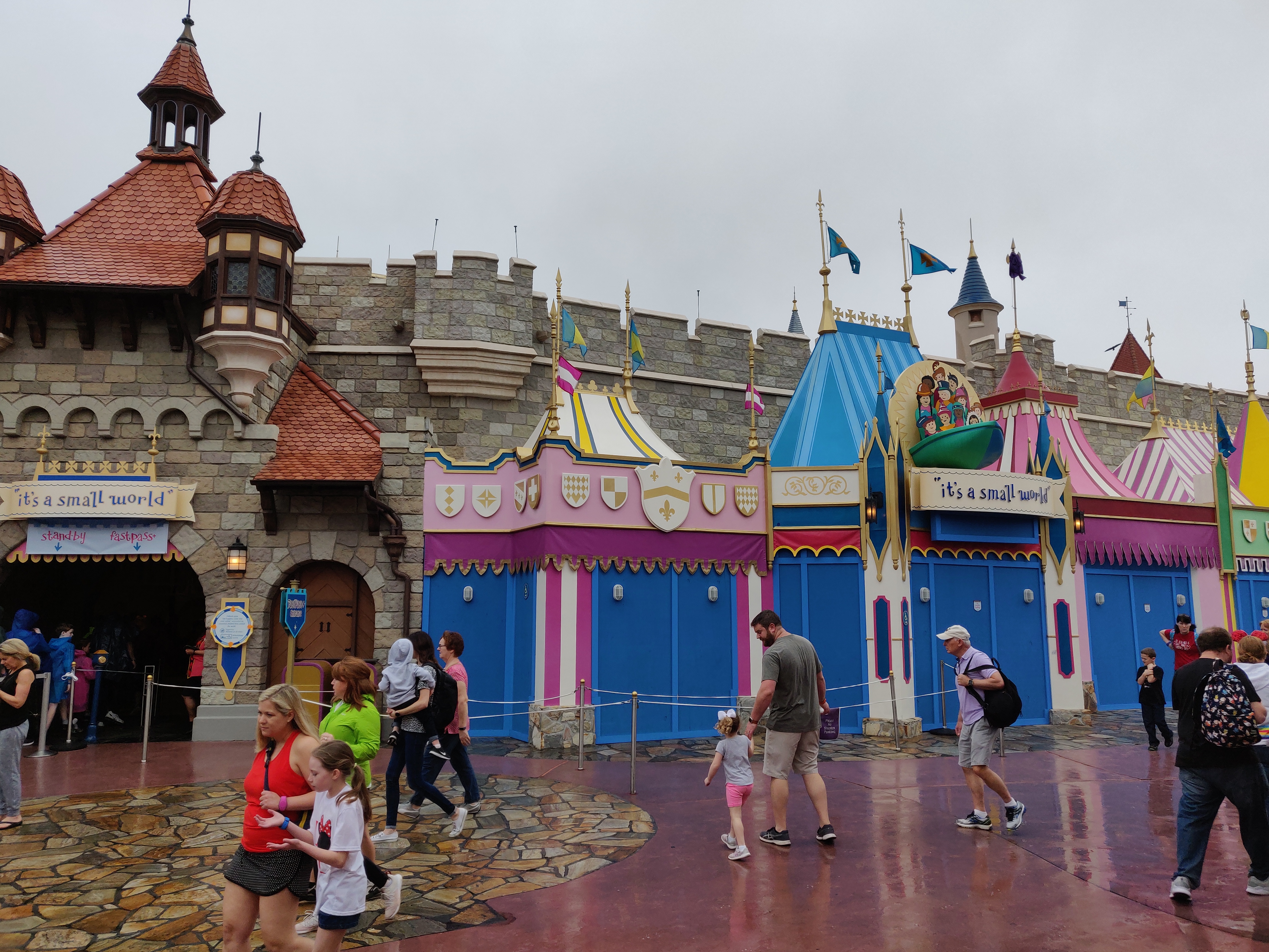it's a small world Queue Refurbishment