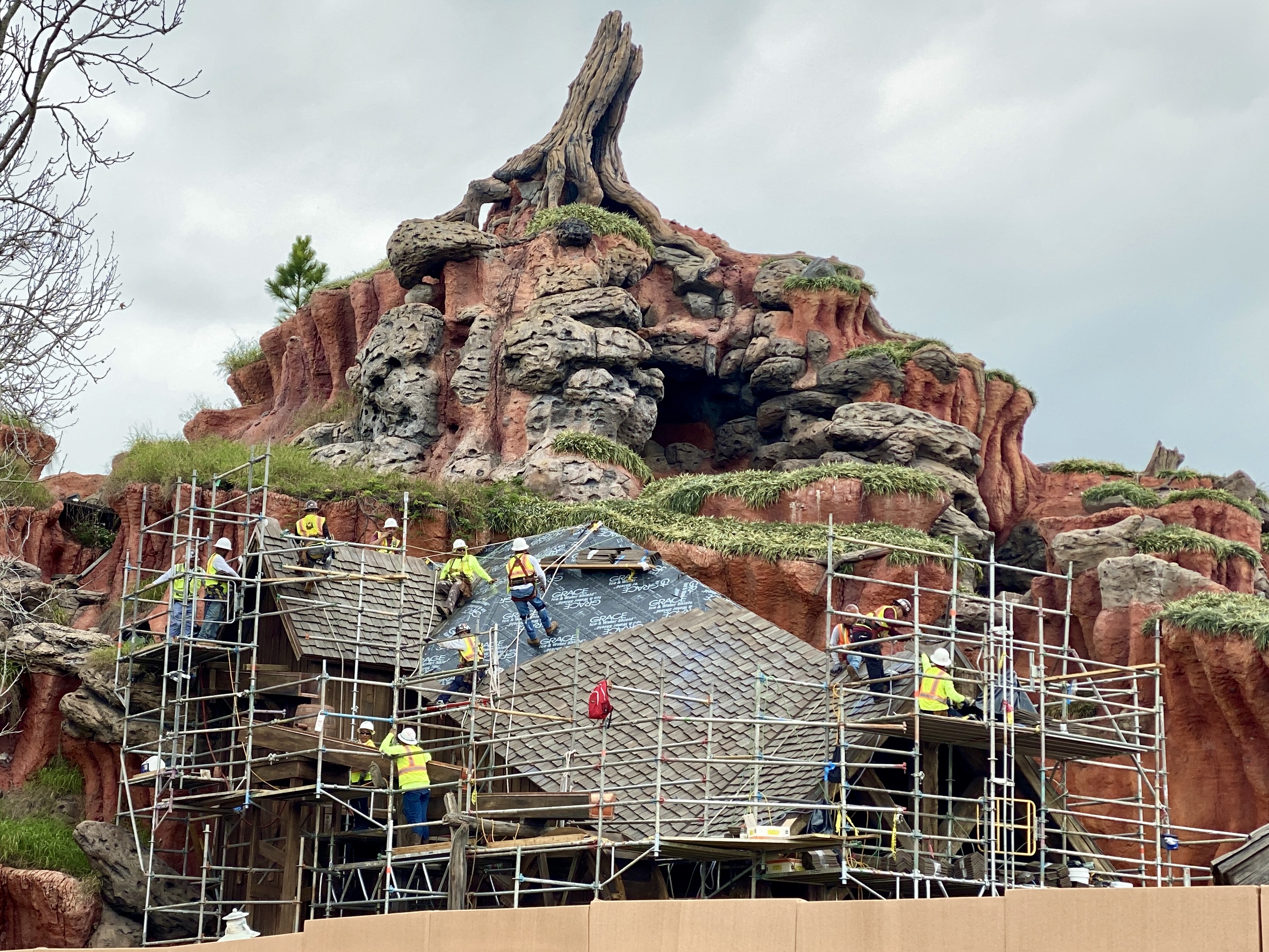 Splash mountain refurb roof