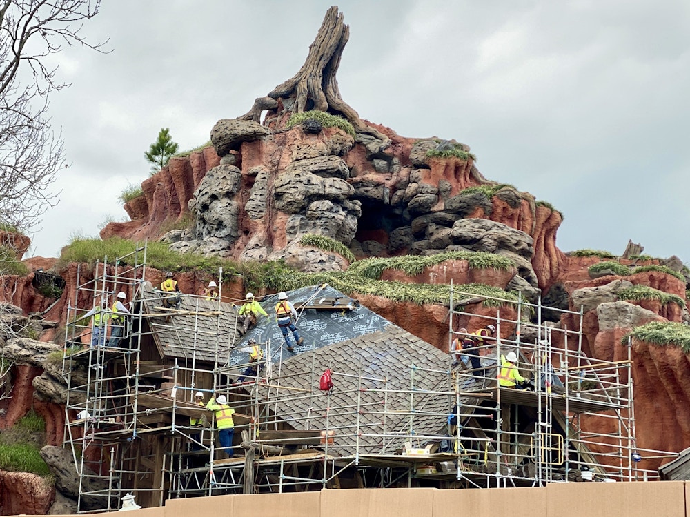 Splash mountain refurb roof