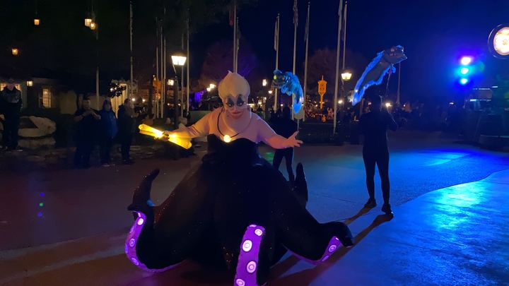 PHOTOS, VIDEO: Watch The Wicked New Villains Cursed Caravan Parade For ...